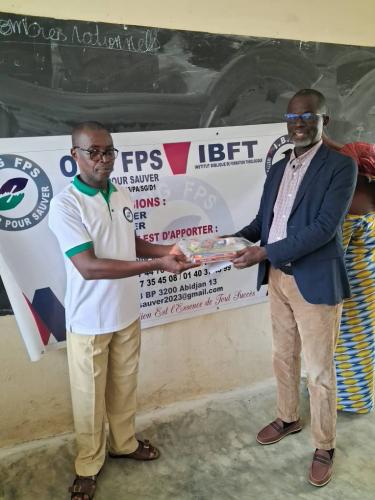 Côte d’Ivoire : Abobo- Abobo N’Dotré : L’ONG Former Pour Sauver (FPS) vole au secours à un élève en situation difficile 